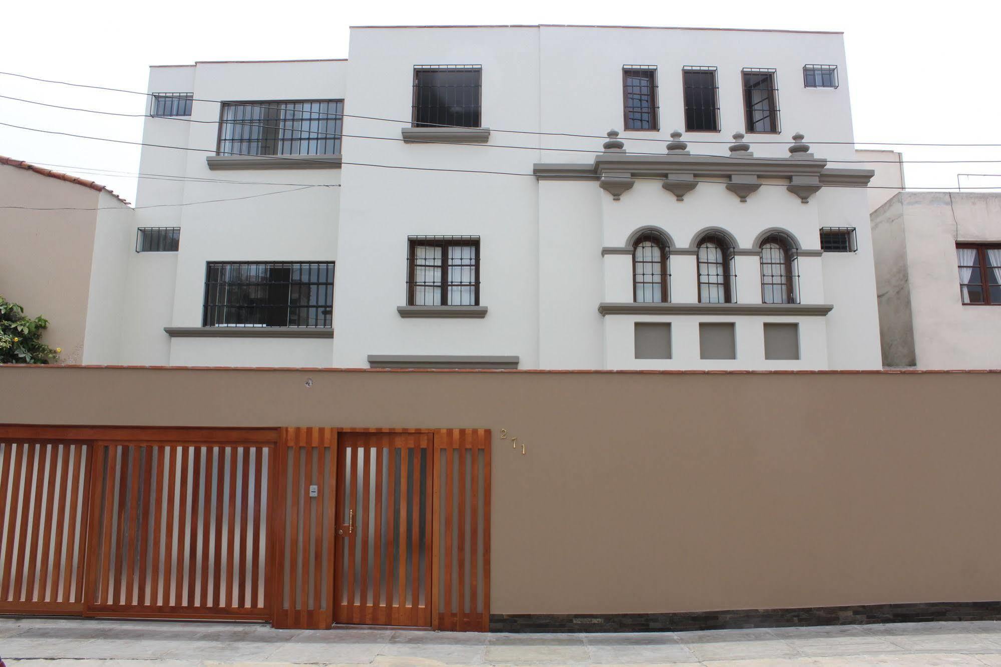 Bed & Breakfast - La Casa De Ceci Lima Exterior photo